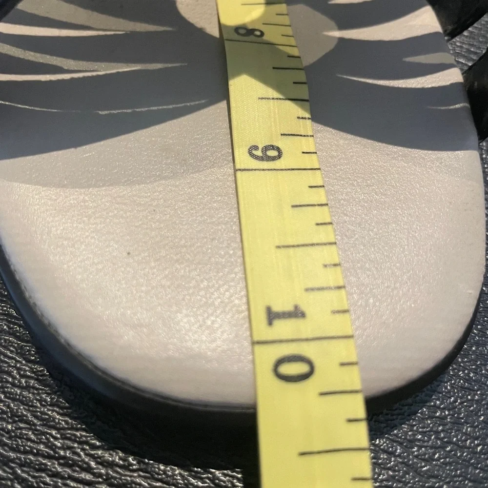 🌷🌷Two /,$20.00🌷🌷Black patent Slip on Sandals in Size 10W by Andrew Geller. - Picture 7 of 7